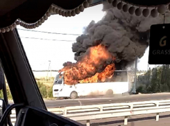 Стала известна причина возгорания пассажирского автобуса в Волгограде