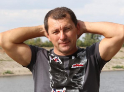 Директор автошколы под Волгоградом охмурил десяток девушек: они оформляли кредиты и отдавали квартиры ради его спасения