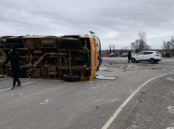 11 пострадавших в крушении школьного автобуса остаются в волгоградских больницах 