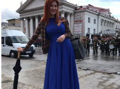 Шпионка Анна Чапман прошла в «Бессмертном полку» Волгограда 