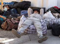 Брать на работу меньше мигрантов предложил губернатор Бочаров