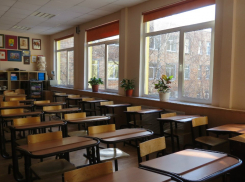 «Не хотите налом? Платите по-другому»: 4 истории поборов в школах Волгограда