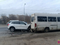 Школьник пострадал в ДТП с маршруткой в Волгограде