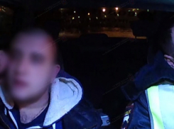 Задержание дерзкого водителя Lada Granta в Волжском сняли на видео