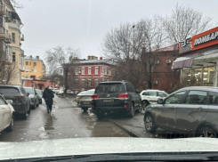 «С этого момента начался ад»: жители центра Волгограда объявили войну наглым автомобилистам 