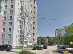 Спасатели в Волгограде сняли девушку с края балкона 16-этажки