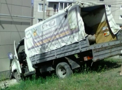 Грузовик протаранил жилой дом в Волгограде