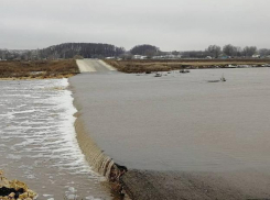 Вода отрезала от «большой земли» целый хутор в Волгоградской области