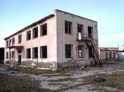 11-летний школьник сломал позвоночник при падении со второго этажа в Волгограде