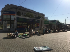 Волгоградцы возмущены сомнительной торговлей приезжими в центре города