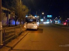 Волгоградский автобус влетел в забор: пострадали 5-летний ребенок, подросток и пенсионерка