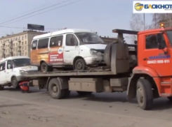 Волгоградские маршрутки из центра увозили эвакуатором