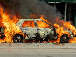 Под Волгоградом разыскивают поджигателя ВАЗ-2112