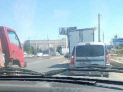 Гигантская пробка образовалась на Самарском разъезде в Волгограде 