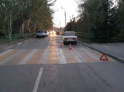 В Волжском автоледи на «зебре» сбила двоих детей