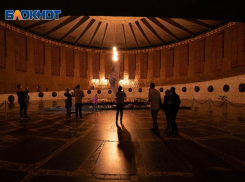 Зажигать свечи вечером 9 мая на окне призывают волгоградцев в чатах