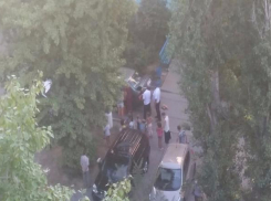 На севере Волгограда лихач на «Ладе» во дворе дома сбил ребенка