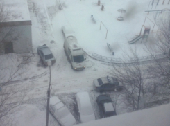 Мужчина погиб при падении с пятнадцатого этажа на юге Волгограда