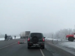 Утреннее ДТП фуры и иномарки сняли на видео в Городищенском районе