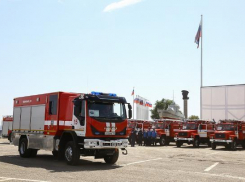Волгоградские пожарные получили новые цистерны на колесах