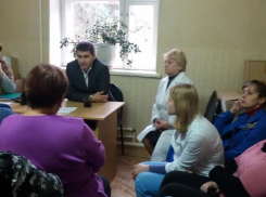 Главврач скорой помощи Волгограда урезает медикам зарплату, обещанную губернатором