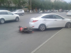 В Волгограде «Хендай» сбил 21-летнего мотоциклиста