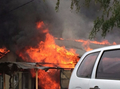 Волжанин едва не сгорел заживо в доме с гаражом на острове Зеленый