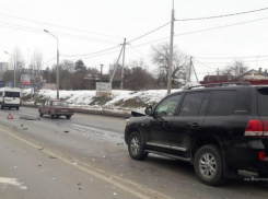 Land Cruiser протаранил Kia Ceed в Волгограде: 2-летний ребенок в больнице