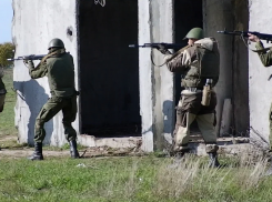 Мобилизованные волгоградцы учились тайно попадать в здания и обезвреживать противника