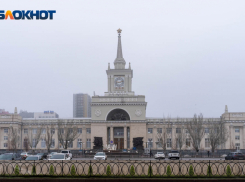 Запущенный иностранцем дрон упал на крышу ж/д вокзала в Волгограде