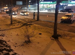 Столкновение Priora и Toyota в Волгограде: мужчина в коме, женщина и двое детей ранены 