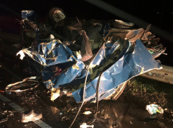 Из комка металла извлекли два трупа: видео жуткого ДТП на волгоградской трассе