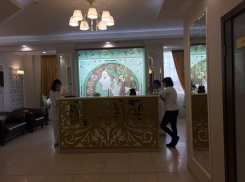 Руководство «Бьюти Тайм» напало в «ВолгоградСИТИ» на съемочную группу «Блокнот Волгограда»: избит видеооператор, сломана камера