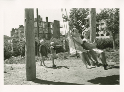 Уборка тел, разминирование и первая колонка: как Сталинград возрождали из руин