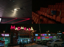 Посетители ТРК «Мармелад» сняли на видео «удобства» кинотеатра: тазик и текущий потолок  