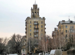 Чиновники разрешили ломать знаменитый дом с башенкой в Волгограде 