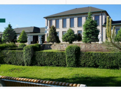 Ездил на «Хаммере» и «Линкольне»: несостоявшийся мэр Волгограда продаёт личный дворец