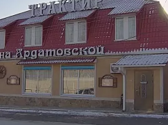 В Волгограде из-за пожара в кафе перекрыли дорогу