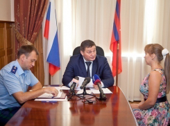 По поручению Владимира Путина Андрей Бочаров лично пообщался с жителями Волгограда