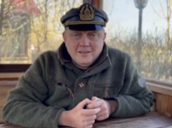 «Пусть у каждой из вас будет защитник»: поздравление волгоградок с 8 Марта от Олега Пахолкова