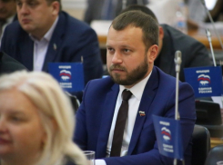 Проливные дожди изгнали депутата из заплывшего грязью «пиарного» двора в Волгограде