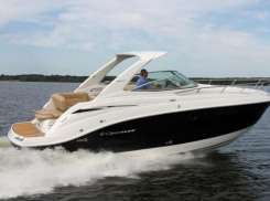 Ночью в Волгограде сожгли яхту Crownline 