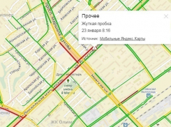 Жуткая пробка образовалась в центре Волгограда 
