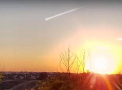 Падающее космическое тело попало на видео на севере Волгограда