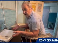 Безногий пенсионер выживает без горячей воды из-за «ничейных» теплосетей в Волгограде