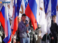 Флаг России на каждом здании призвал повесить депутат Госдумы