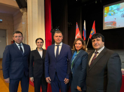 Стеснительный глава Ворошиловского района отчитался о работе перед избранными волгоградцами