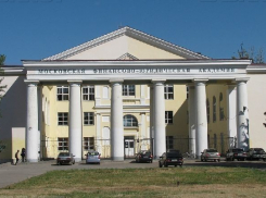 Директор волгоградского филиала МФЮА идет под суд за взятки