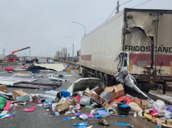 Ozon отреагировал на ДТП с разбросанными посылками на трассе под Волгоградом