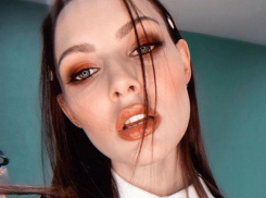 Певица из Волгограда показала фигуру в прозрачном розовом купальнике